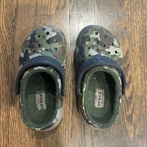 CROCS Kids Lined Camouflage - Green and Brown